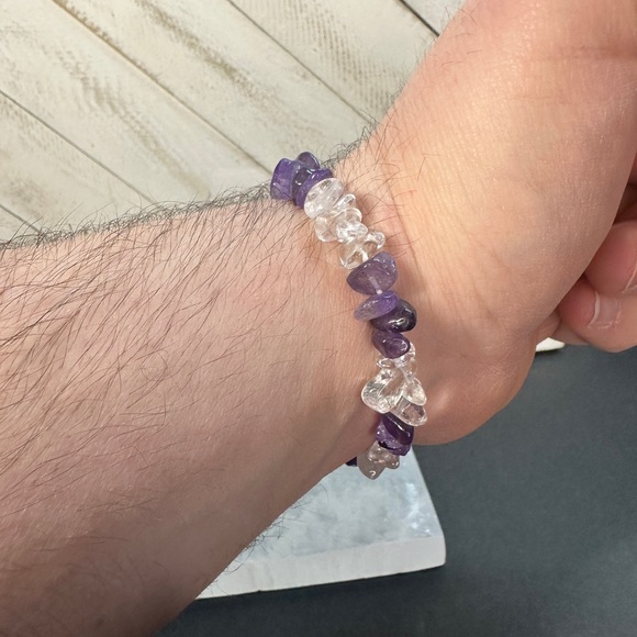Amethyst & Clear Quartz Chip Bracelet Calming Clarity Healing Crystals | Unisex - Picture 2 of 6
